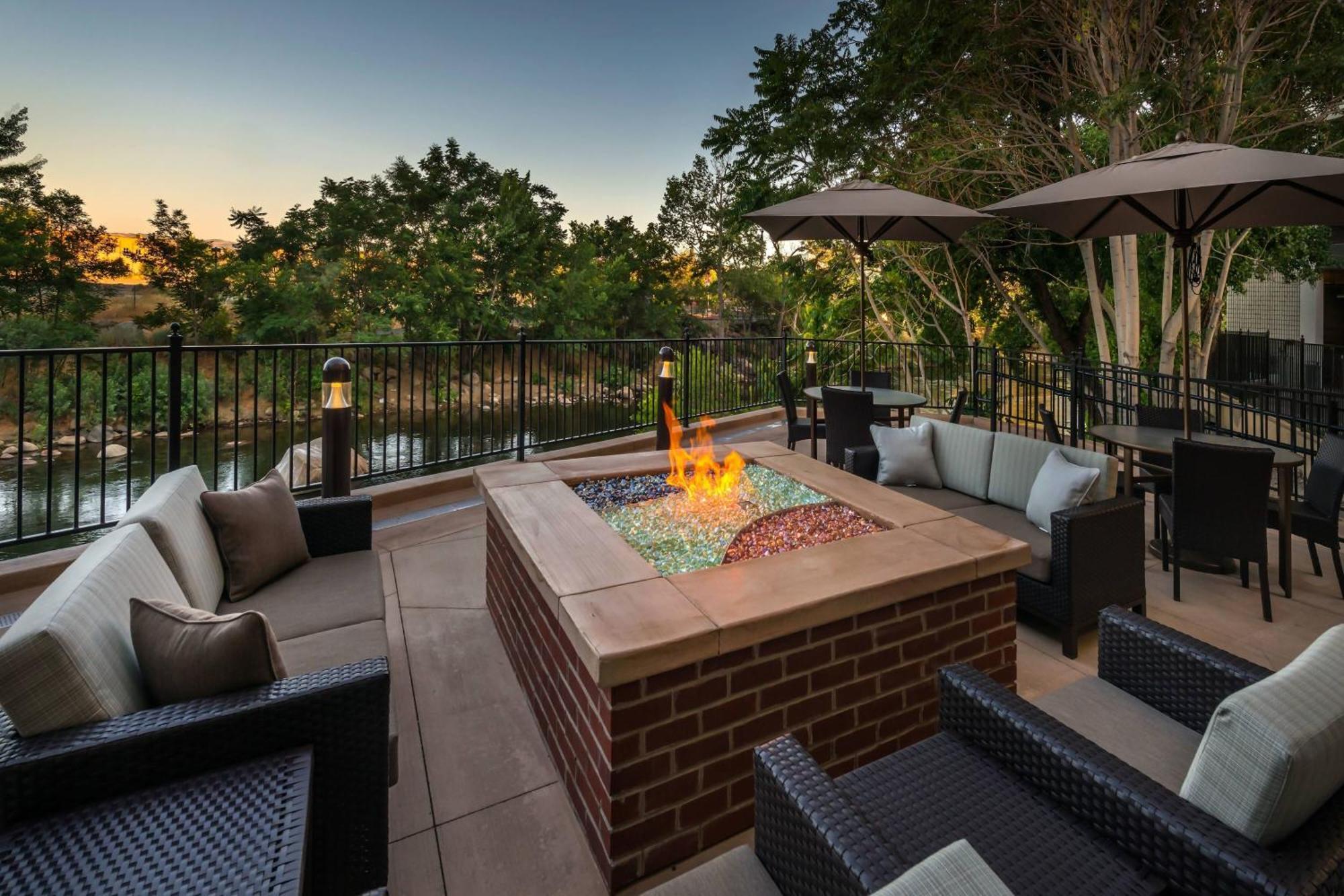 Courtyard By Marriott Reno Downtown/Riverfront Buitenkant foto